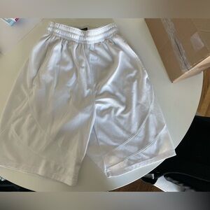 Men’s white basketball shorts size small